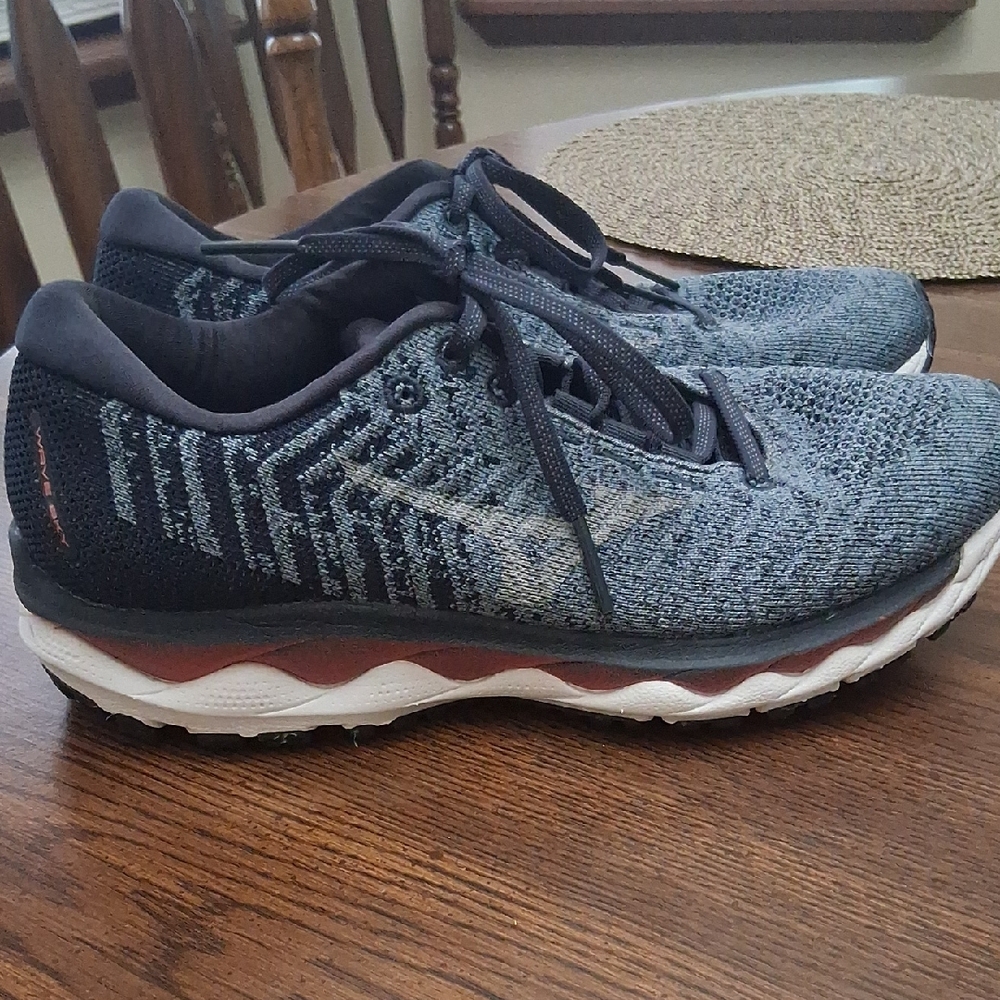 Mizuno Wave Black and Gray Sneakers